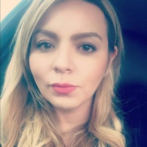 Meet your Posher, Claudia